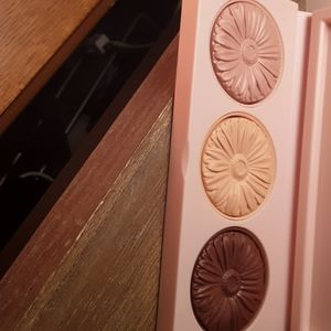 Clinique blush pallet Brand new